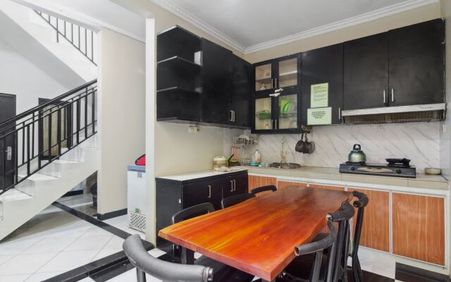 OYO 93500 Rizki Residence TOS Syariah Near PT Bank KB Bukopin Tbk