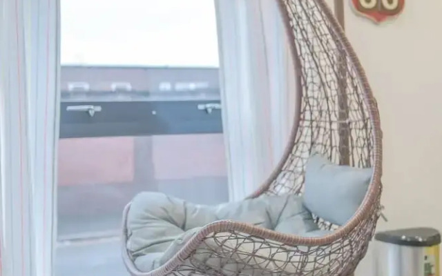 Chic and Cheerful pad in Sheffield City