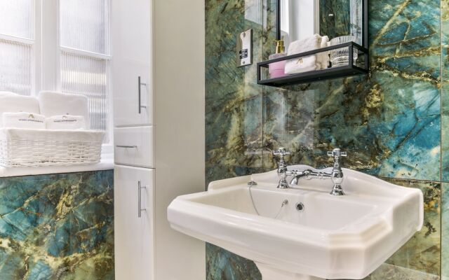 Avari Apartments - Hatton Collection