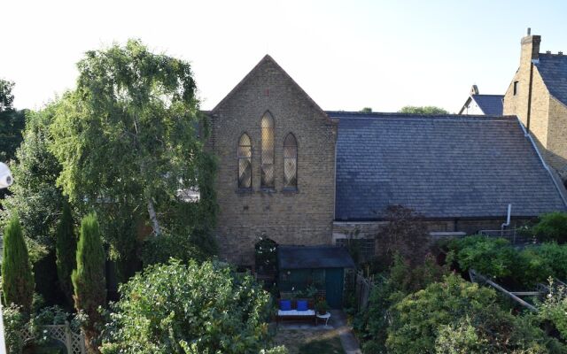 2 Bedroom Garden House in Tooting