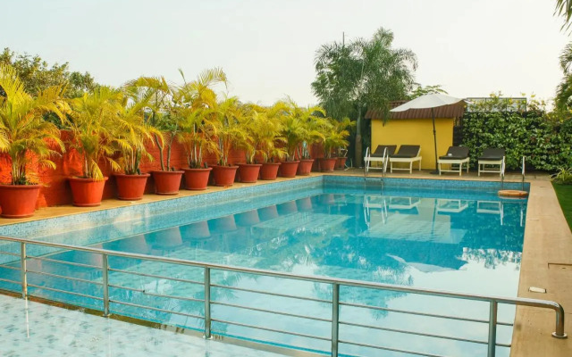 Grand Vatika Resort