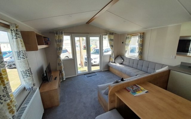 Lovely 3-bed new Caravan in Walton on the Naze