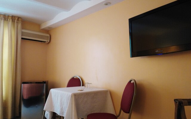 Hotel AyB Internacional