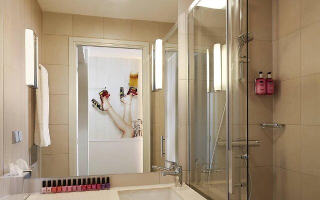 Moxy Aberdeen Airport