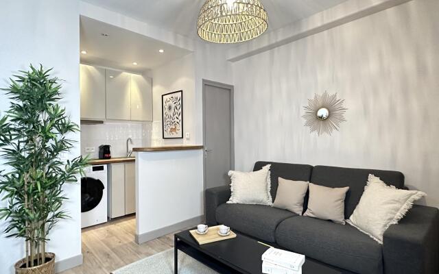 B 2067- Tour Eiffel - Appartement Cosy