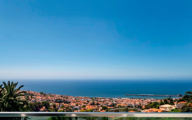 Premium Contemporary Villa, Panoramic View Over Funchal And The Sea | Grandview