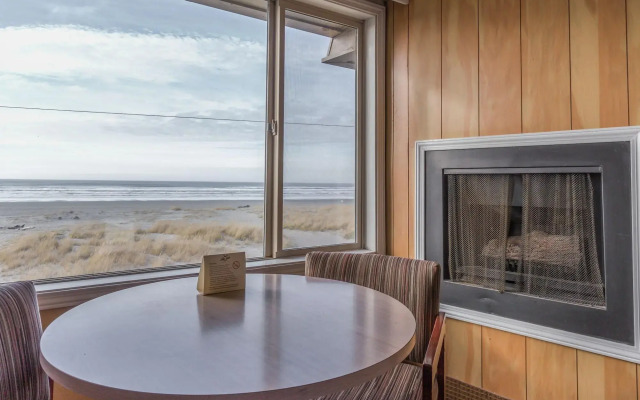 Ebb Tide Oceanfront Inn