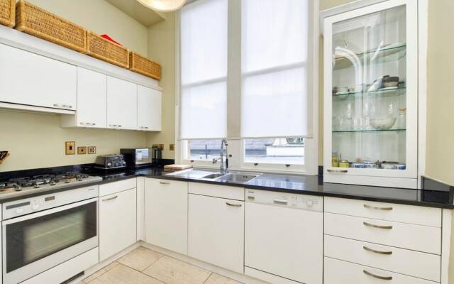 Grand 2 Bedroom Flat Kensington