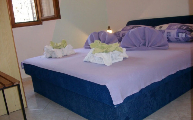 Ina - Peaceful - H Pierida