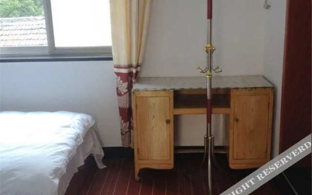 Sanxing Zhuyuan Farmhouse