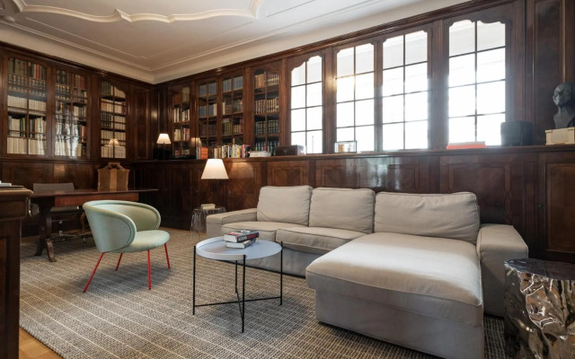 2200SQFT Luxury Apartment in City Center