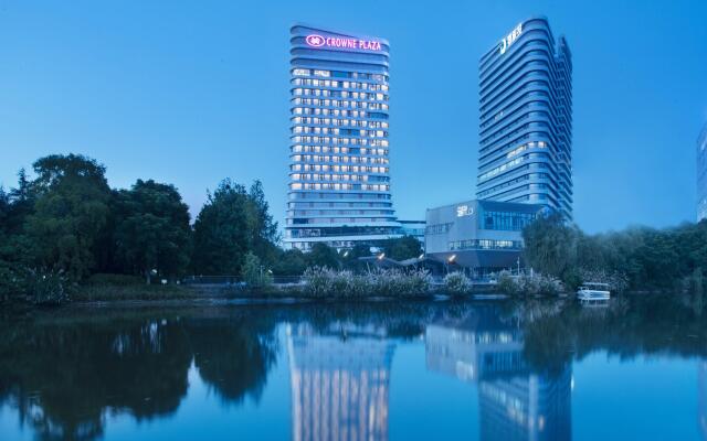Crowne Plaza Wuhan Optics Valley by IHG