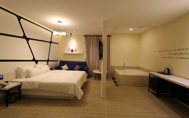 The Zenith Hotel