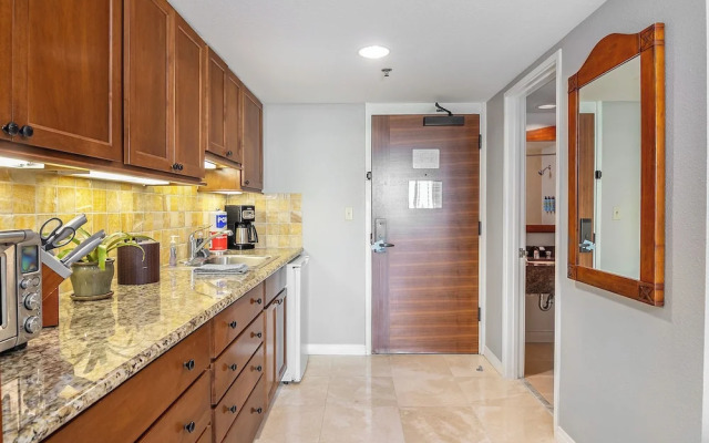 Luana Waikiki by Tropical Escapes Realty