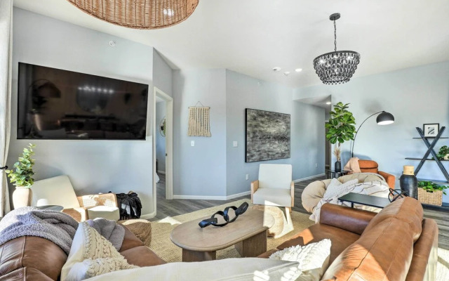 Reeds Spring Condo ~ 3 Mi to Silver Dollar City!