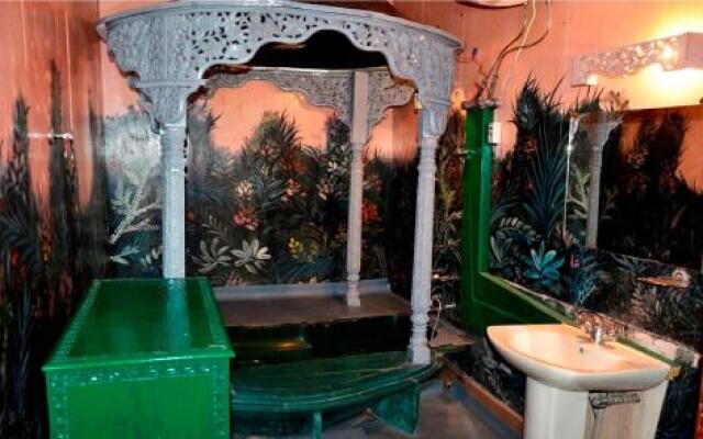 Houseboat 1002 Nights