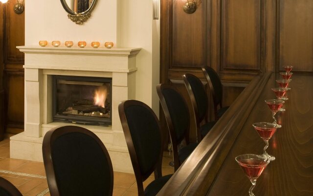 Dellas Boutique Hotel