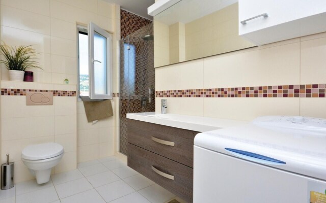 Beautiful Home in Kastel Stafilic With Wifi and 8 Bedrooms