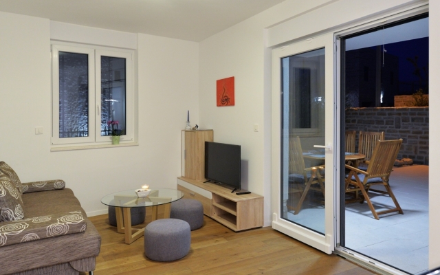 Apartment Nata - free parking A1 Murter, Island Murter