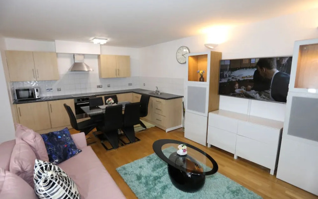 Beautiful 2 beds Woolwich Central Apt