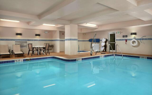 Hampton Inn & Suites Canton