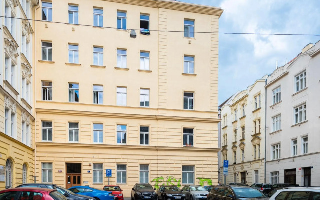 Modern apartment few steps from centre