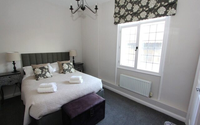 Commonhall Apartments, City Views