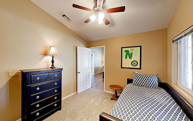 747 Phoenix - 4 Br Home