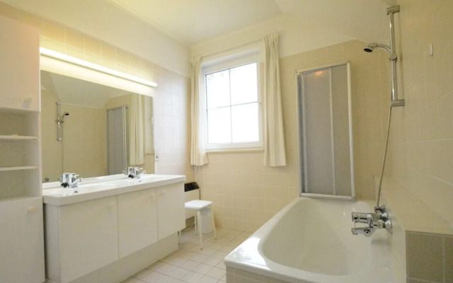 Spacious Villa Near Lesse