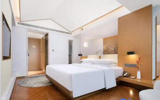 Liton Huaju Hotel (Wuhan Yellow Crane Tower Pengliuyang Metro Station Branch)