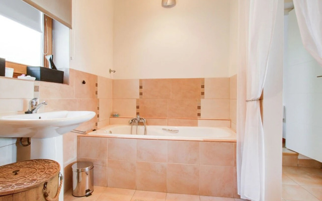 Serene Holiday Home in Sayalonga With Private Pool