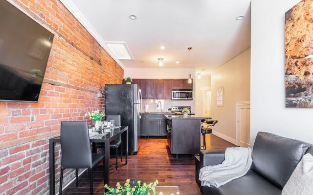 2BR Apt w King Bed Netflix - Near Downtown