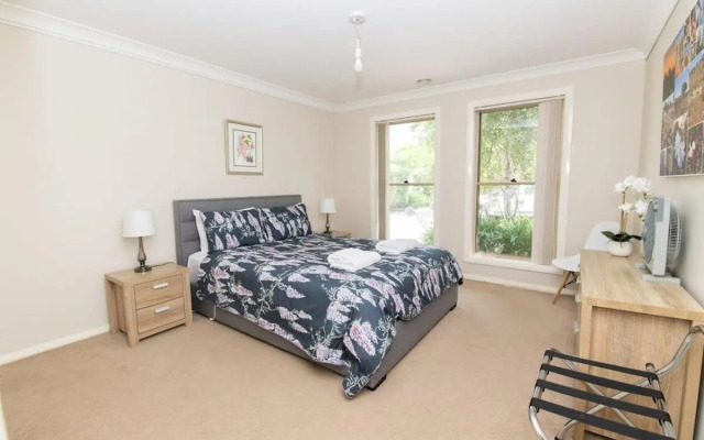 Franklin Villa, Central, Comfy & Convenient