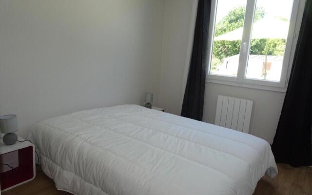 Comfortable Bungalow, Pink Granite Coast