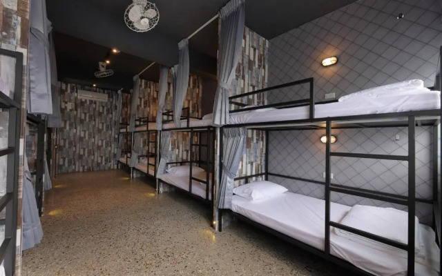 Topbunk Hostel