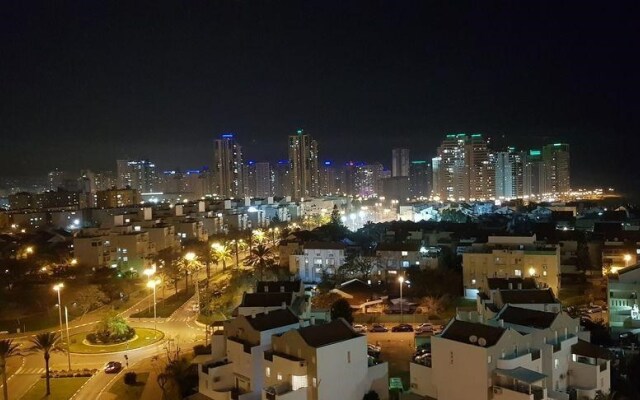 Private Bed and Bathroom in Netanya