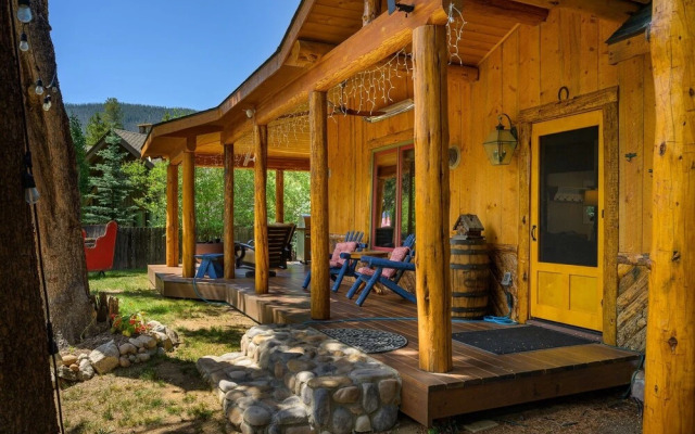 The River House 3 Bedroom Cabin