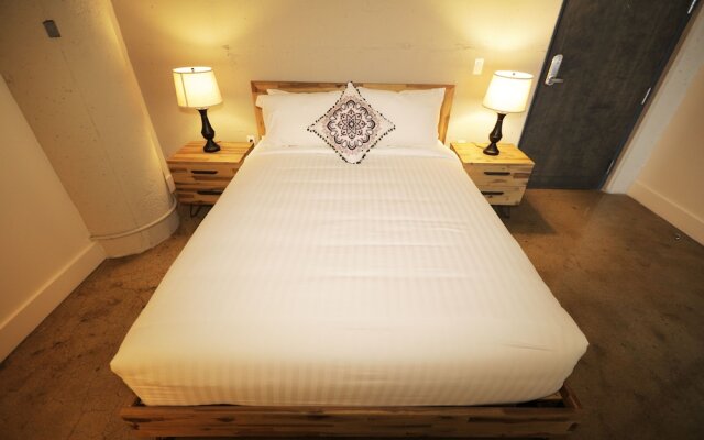 Downtown Lofty Suites