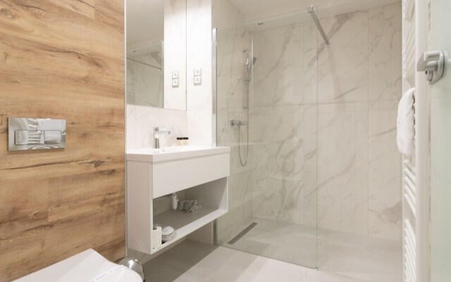 Onyx Luxury