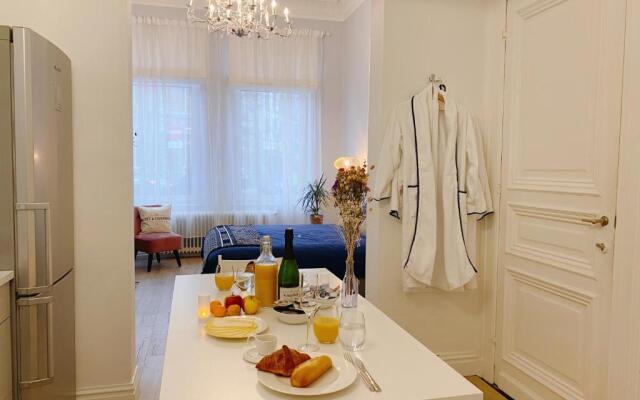 Romantic apartment in most trendy central hotspot +Breakfast
