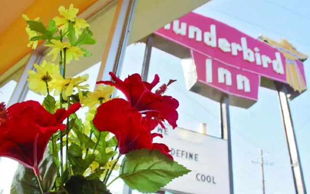 Thunderbird Inn