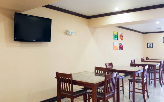 Quality Suites Houston IAH Airport - Beltway 8