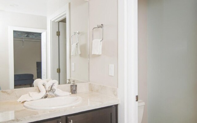 Beautiful 2 Bedroom Pacifico Condo by the Pool