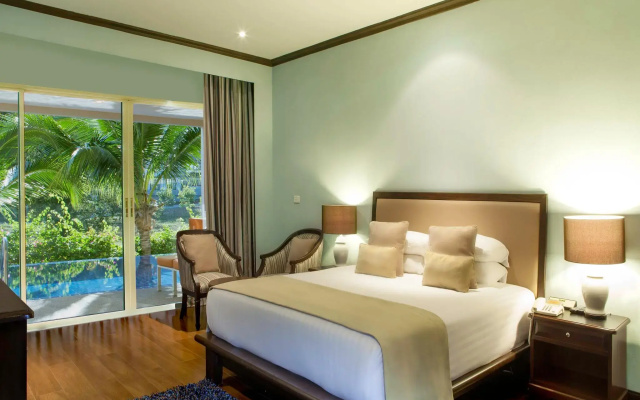 Sir James Resort