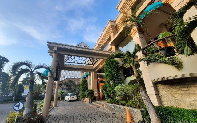 Bentani Hotel & Residence