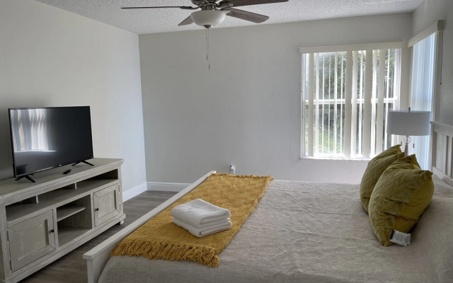 Modern Luxury Apartment Close Disney