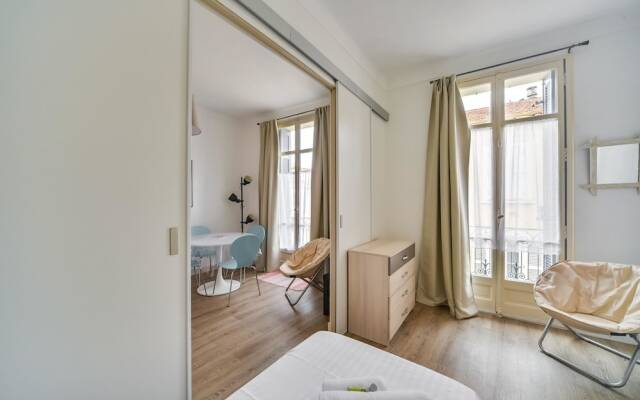 Henry IV Apartment 2