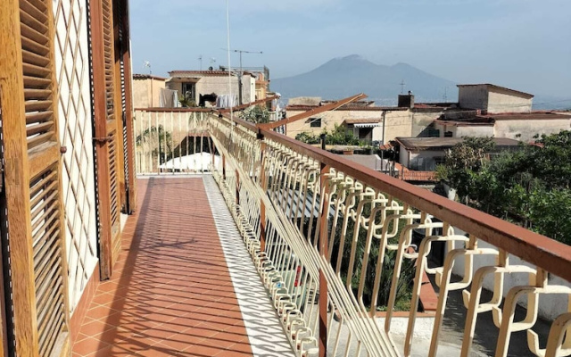 Panoramic Apartment With Vesuvius View
