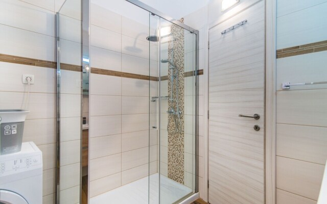 Stylish Villa in Ližnjan with Swimming Pool