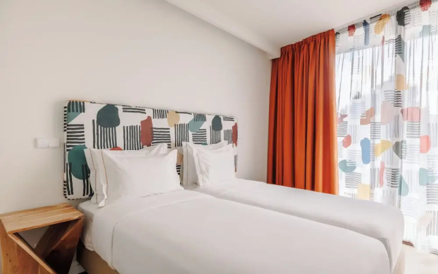 Upon Harbor - Seixal Bay Hotel